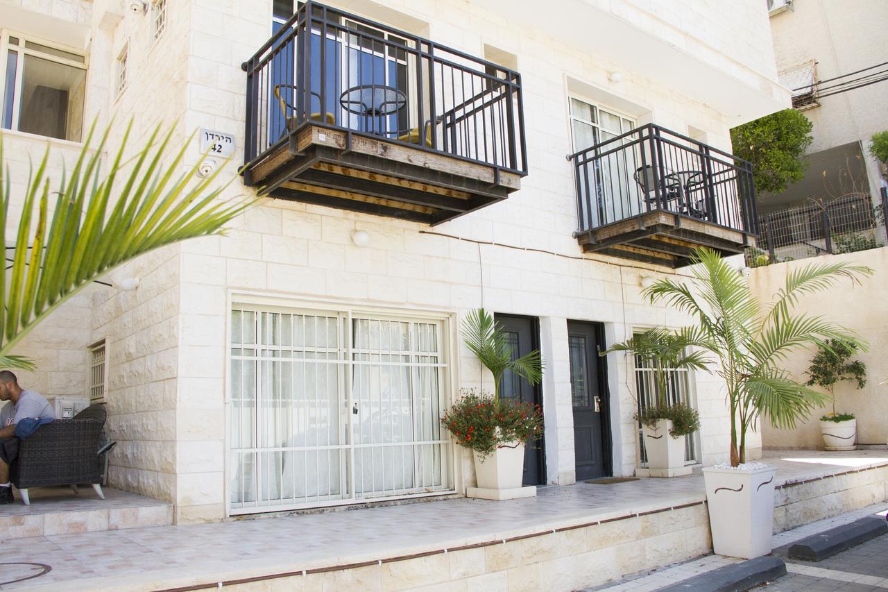 Casa De Aharon Apartments Haifa Bagian luar foto