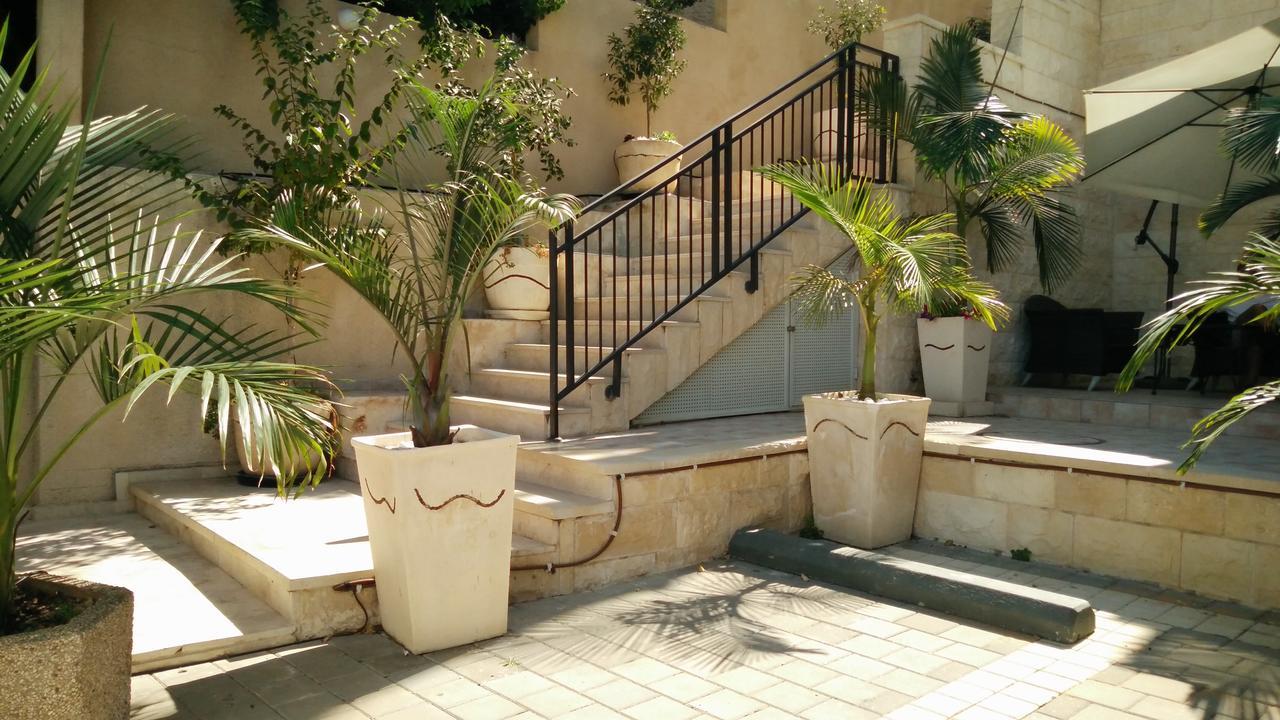 Casa De Aharon Apartments Haifa Bagian luar foto