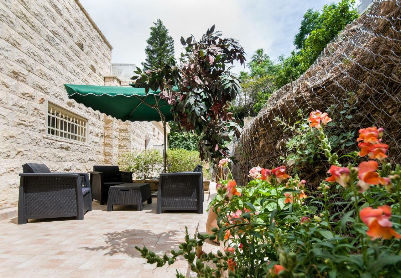 Casa De Aharon Apartments Haifa Bagian luar foto