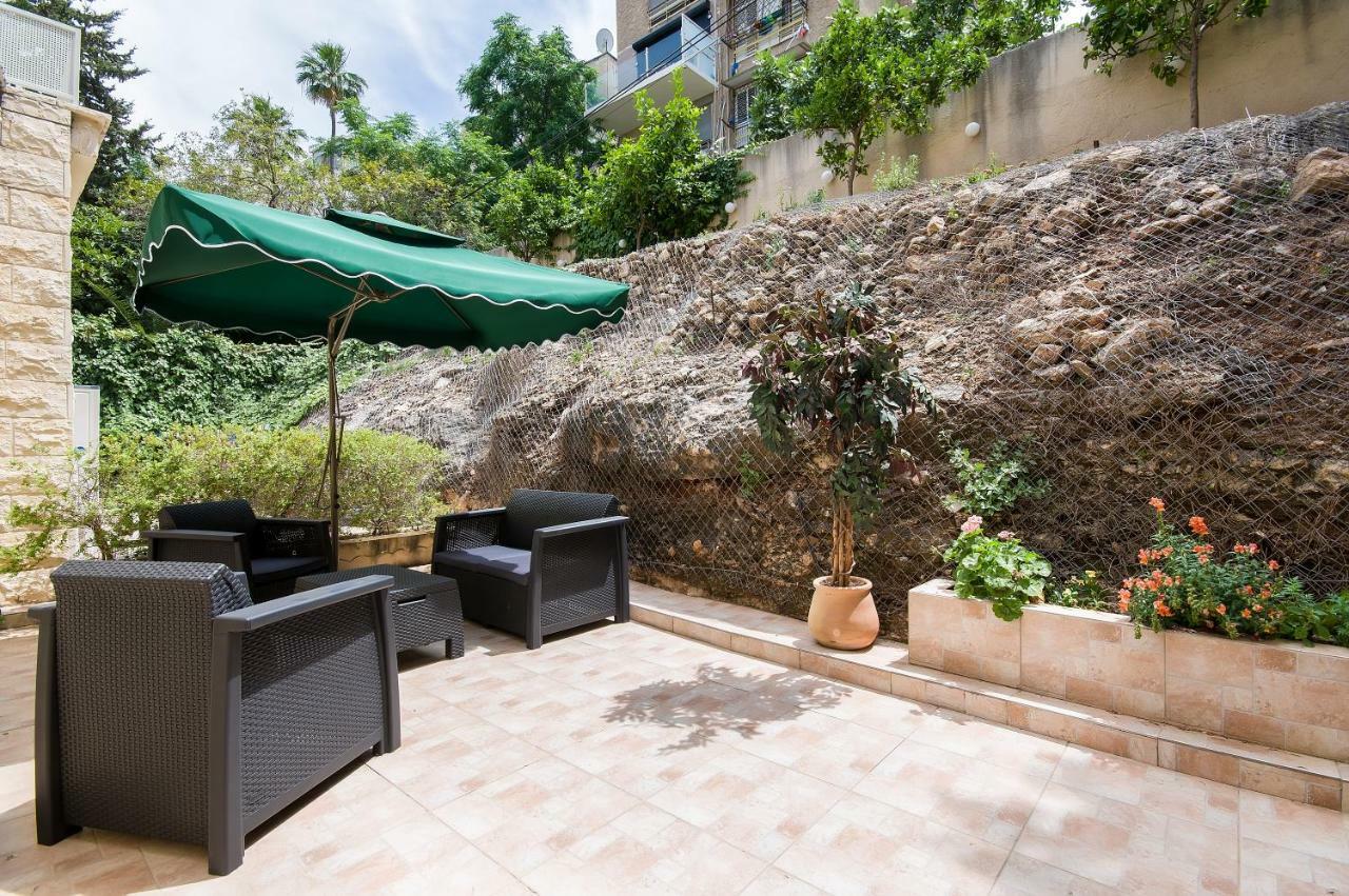 Casa De Aharon Apartments Haifa Bagian luar foto